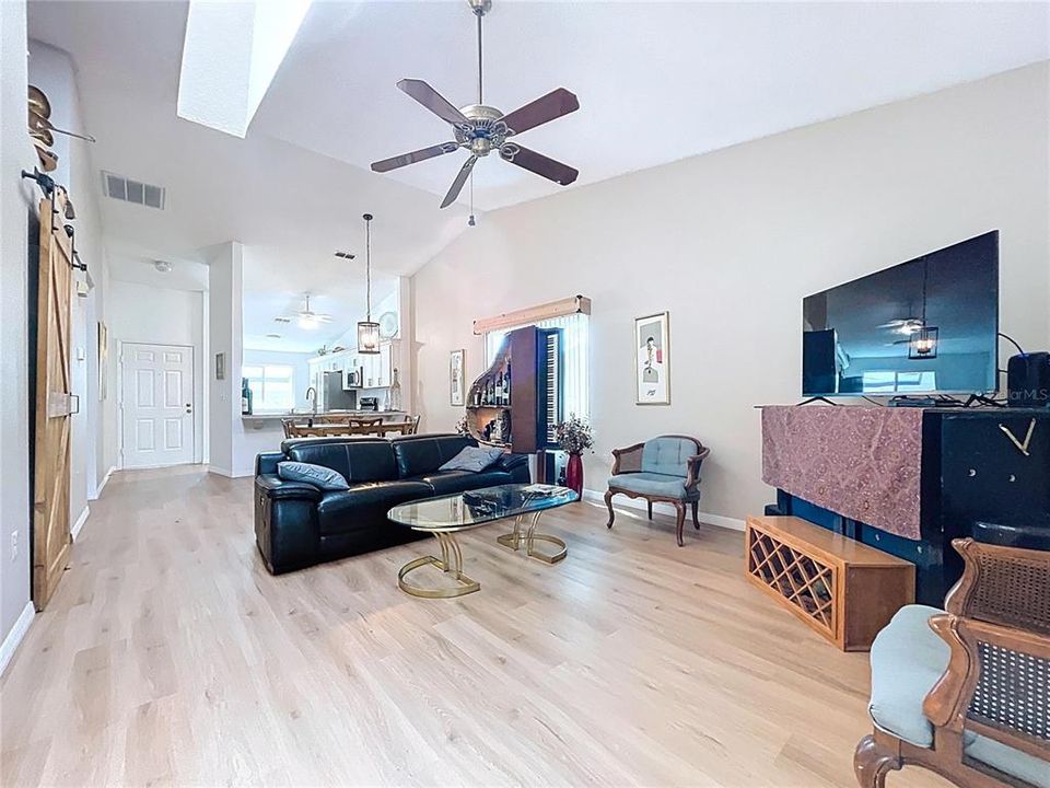 Active With Contract: $245,000 (2 beds, 2 baths, 1150 Square Feet)