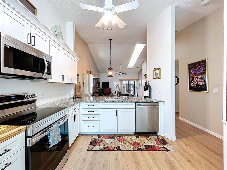 Active With Contract: $245,000 (2 beds, 2 baths, 1150 Square Feet)