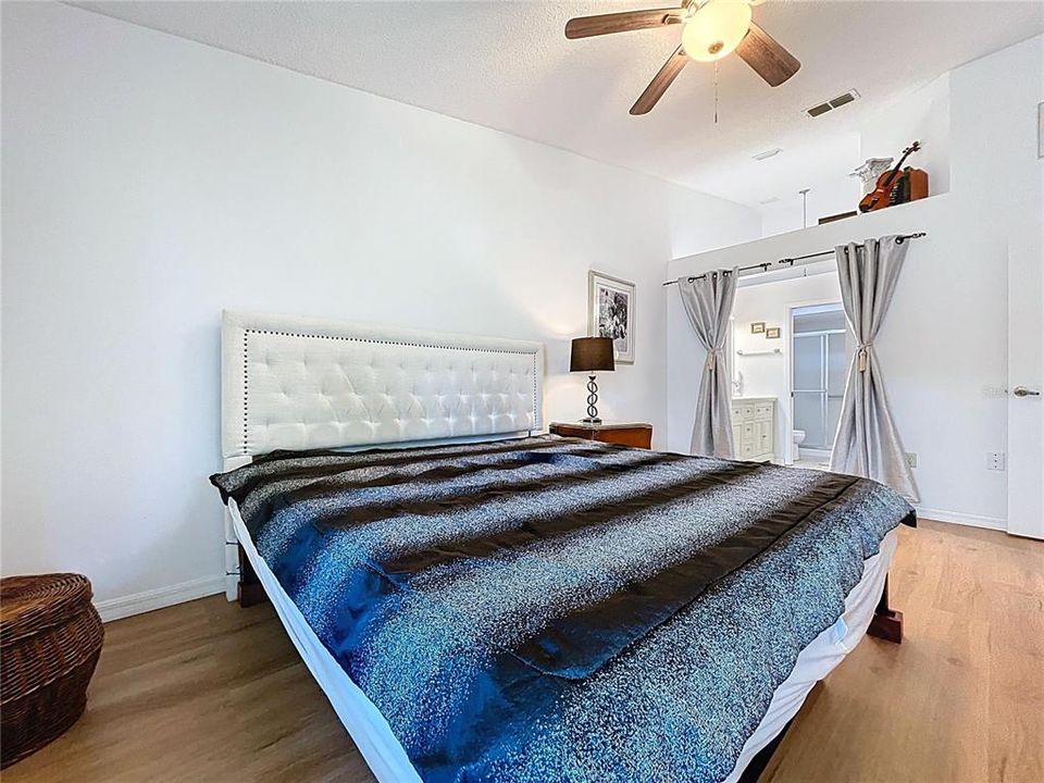 Active With Contract: $245,000 (2 beds, 2 baths, 1150 Square Feet)