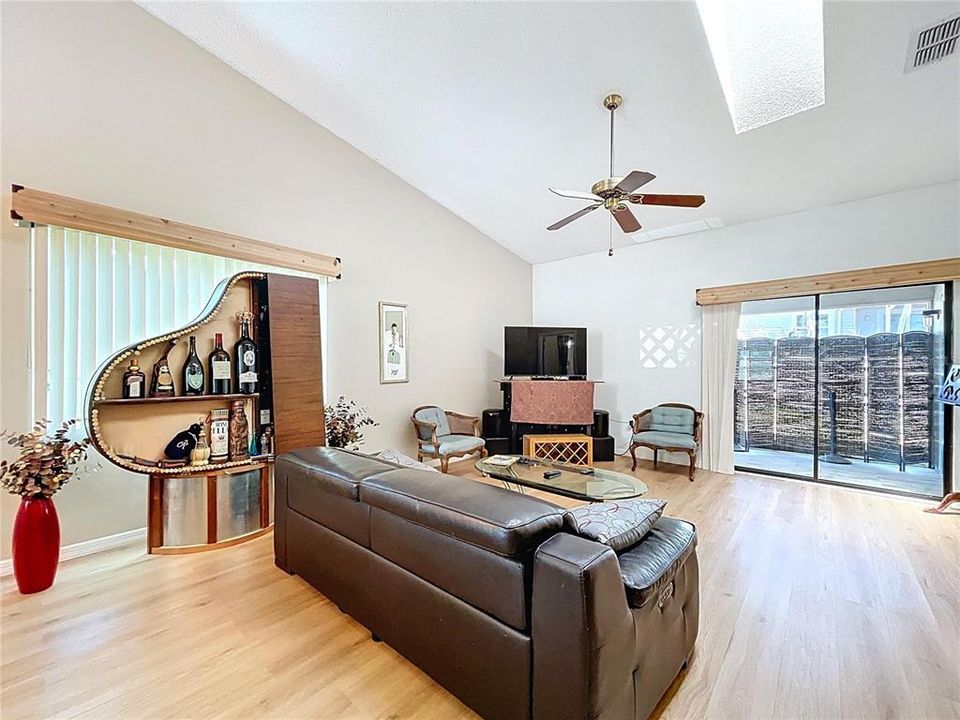 Active With Contract: $245,000 (2 beds, 2 baths, 1150 Square Feet)