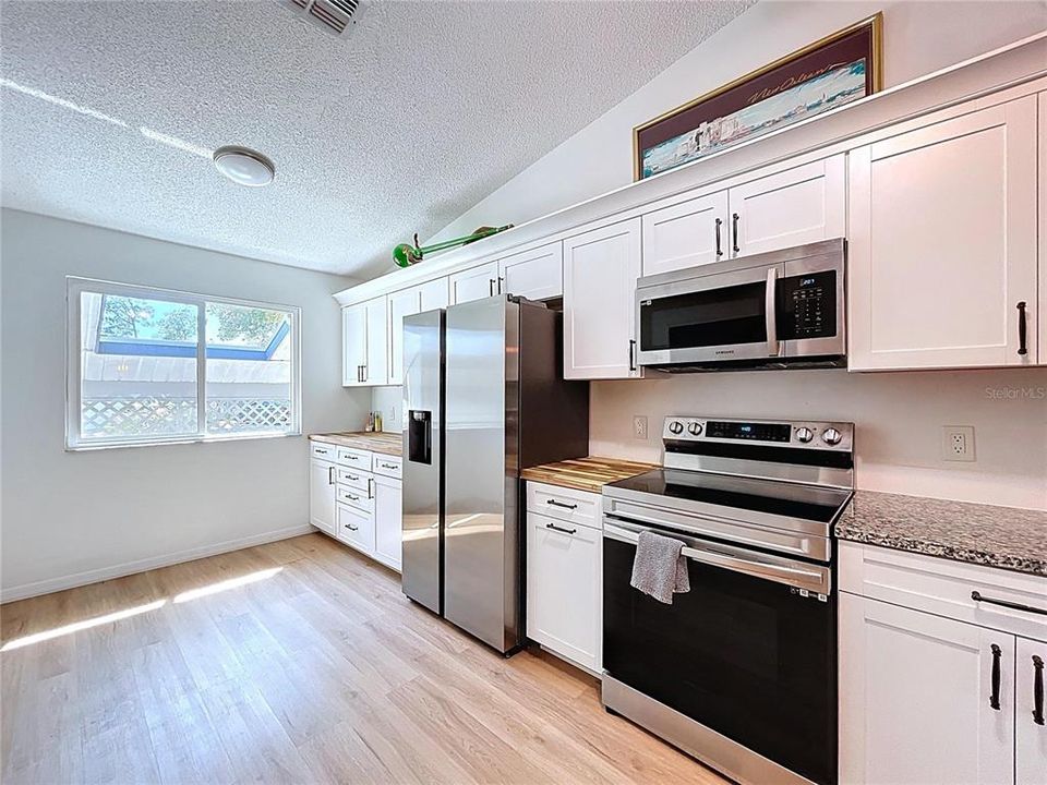 Active With Contract: $245,000 (2 beds, 2 baths, 1150 Square Feet)