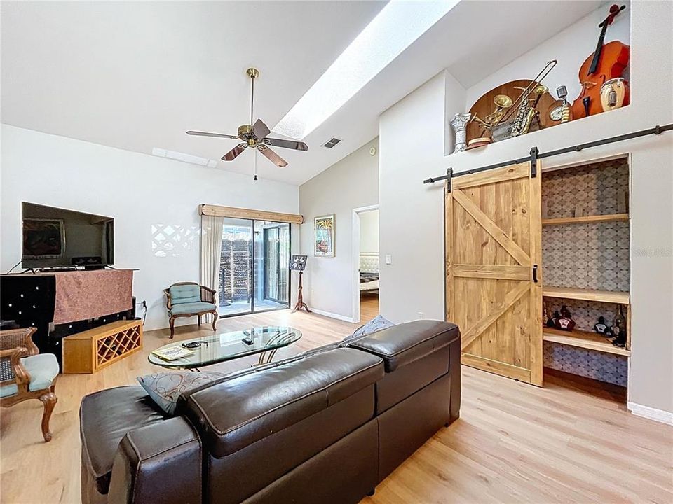 Active With Contract: $245,000 (2 beds, 2 baths, 1150 Square Feet)