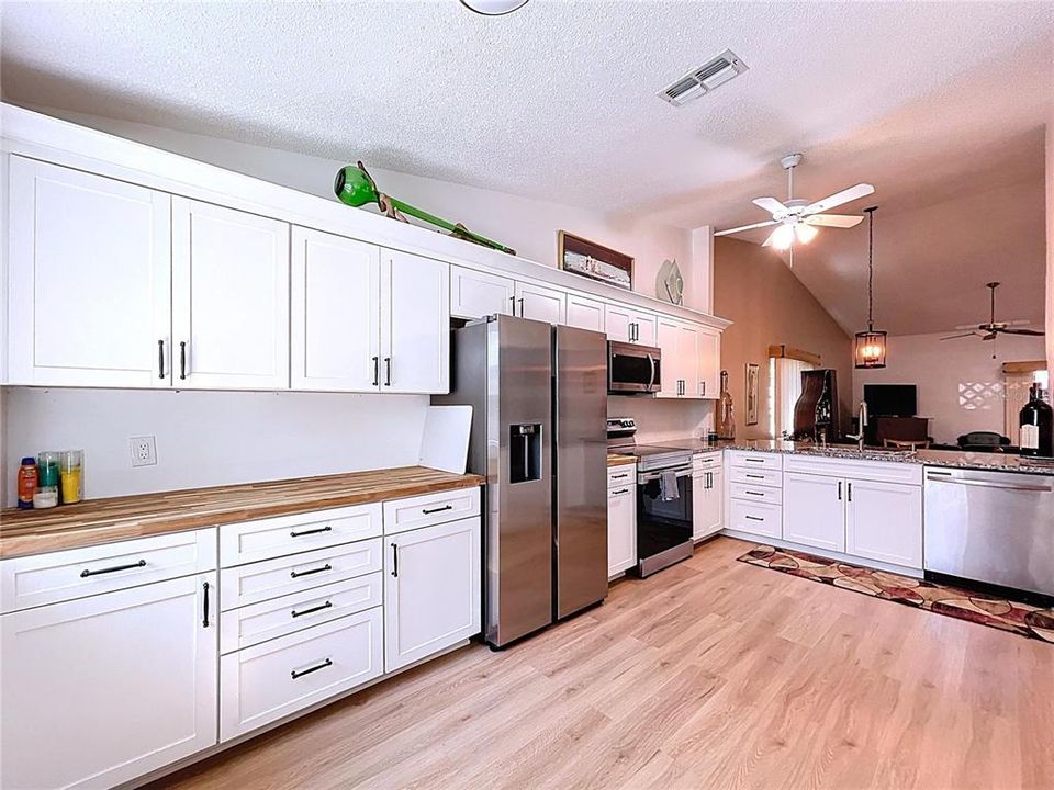 Active With Contract: $245,000 (2 beds, 2 baths, 1150 Square Feet)