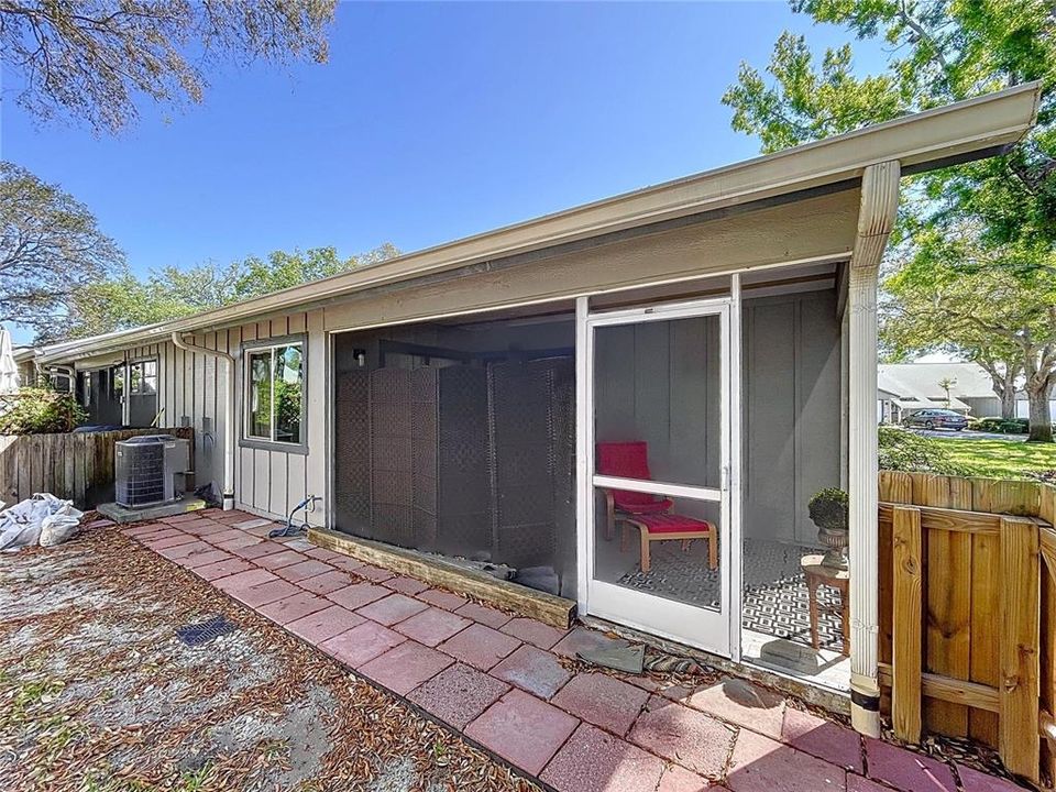 Active With Contract: $245,000 (2 beds, 2 baths, 1150 Square Feet)