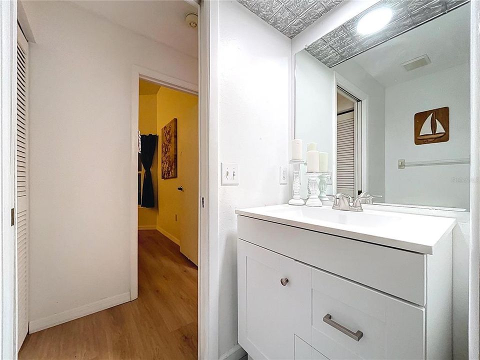 Active With Contract: $245,000 (2 beds, 2 baths, 1150 Square Feet)