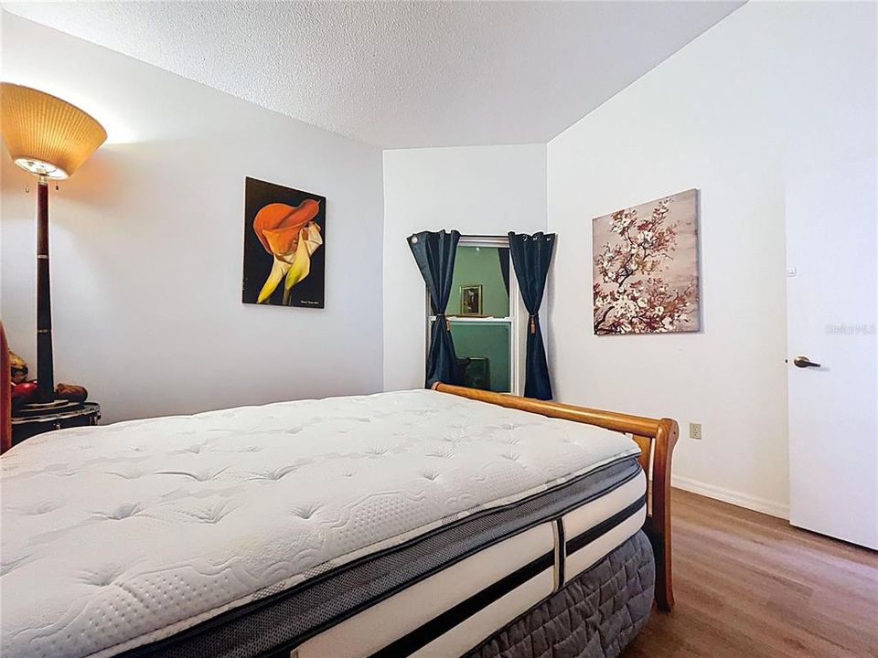 Active With Contract: $245,000 (2 beds, 2 baths, 1150 Square Feet)