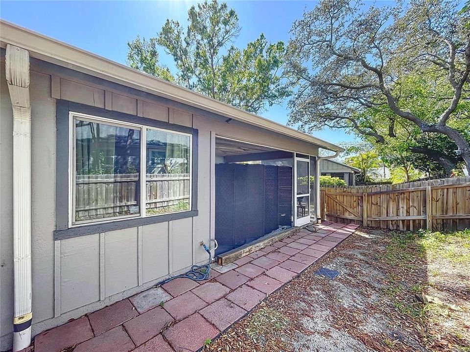 Active With Contract: $245,000 (2 beds, 2 baths, 1150 Square Feet)