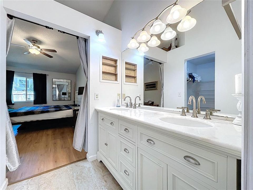 Active With Contract: $245,000 (2 beds, 2 baths, 1150 Square Feet)