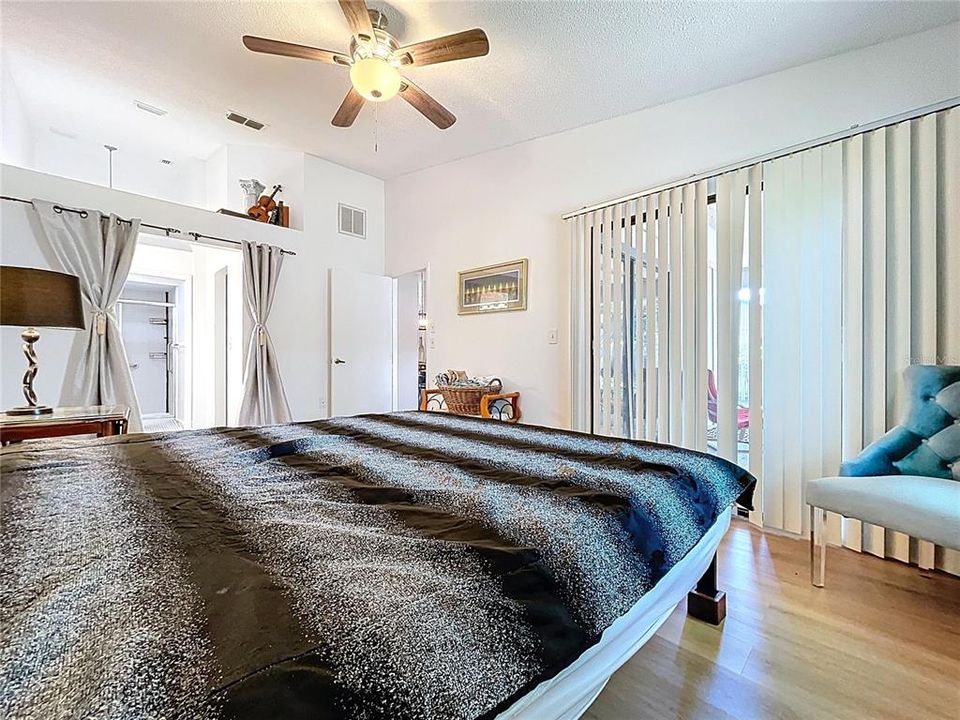 Active With Contract: $245,000 (2 beds, 2 baths, 1150 Square Feet)