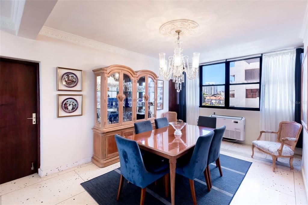 Под контрактом: $1,195,000 (4 спален, 3 ванн, 1995 Квадратных фут)