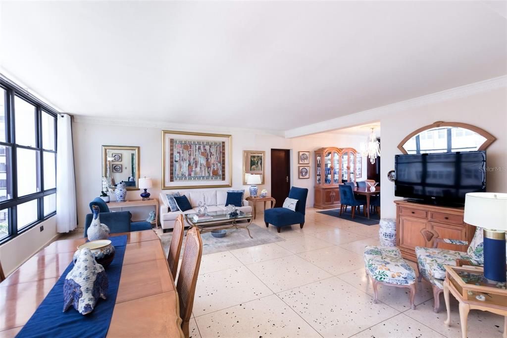 Под контрактом: $1,195,000 (4 спален, 3 ванн, 1995 Квадратных фут)