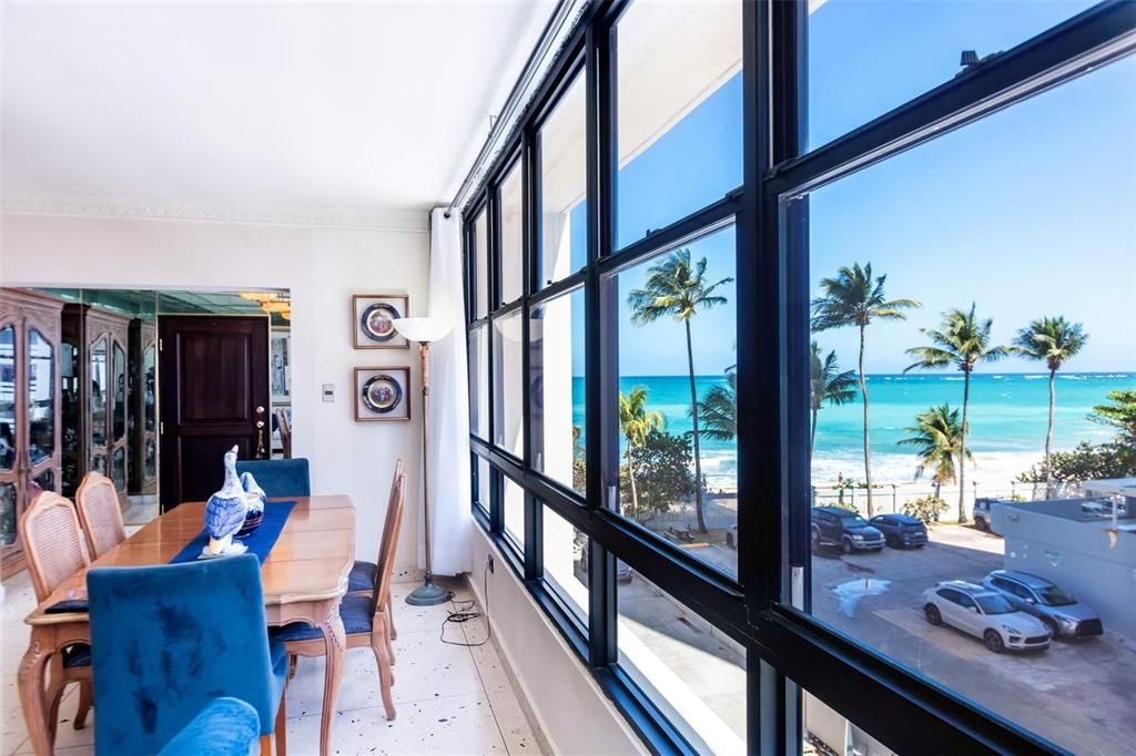 Под контрактом: $1,195,000 (4 спален, 3 ванн, 1995 Квадратных фут)