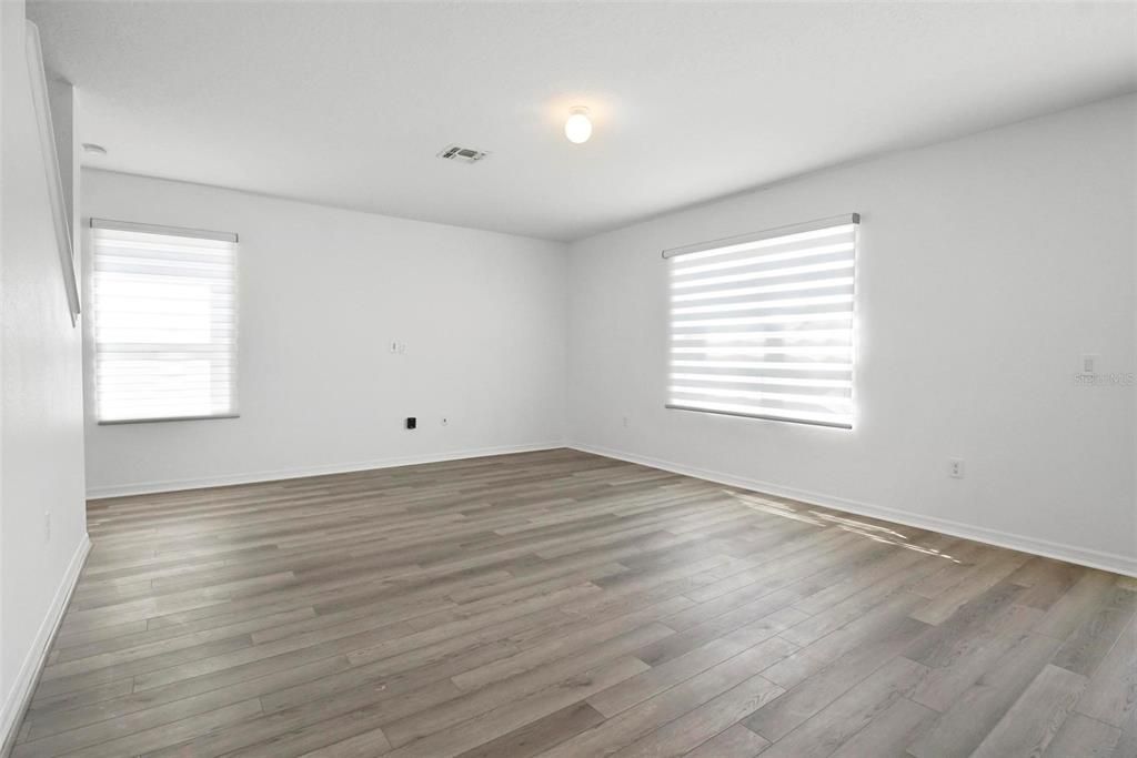 Active With Contract: $329,000 (4 beds, 2 baths, 2526 Square Feet)
