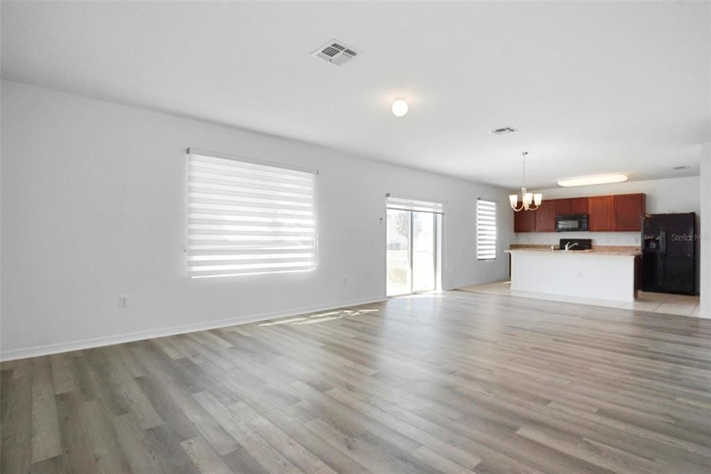 Active With Contract: $329,000 (4 beds, 2 baths, 2526 Square Feet)
