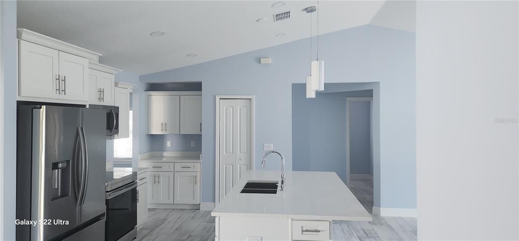 На продажу: $549,000 (4 спален, 3 ванн, 2215 Квадратных фут)