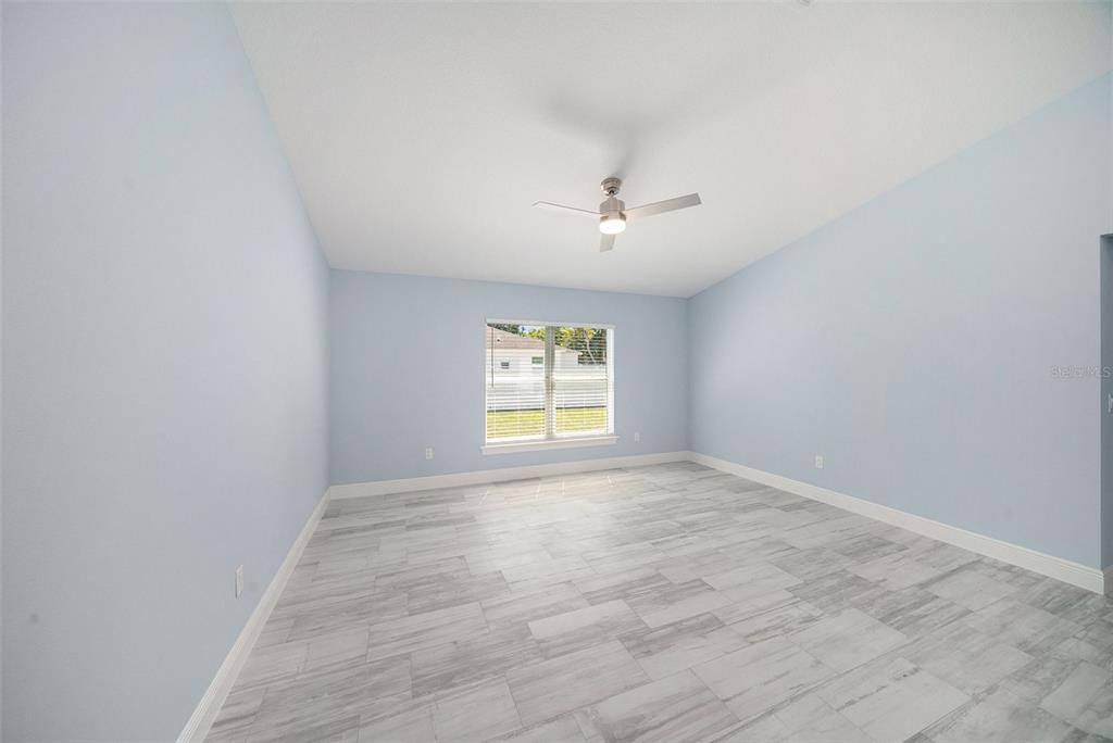 На продажу: $549,000 (4 спален, 3 ванн, 2215 Квадратных фут)