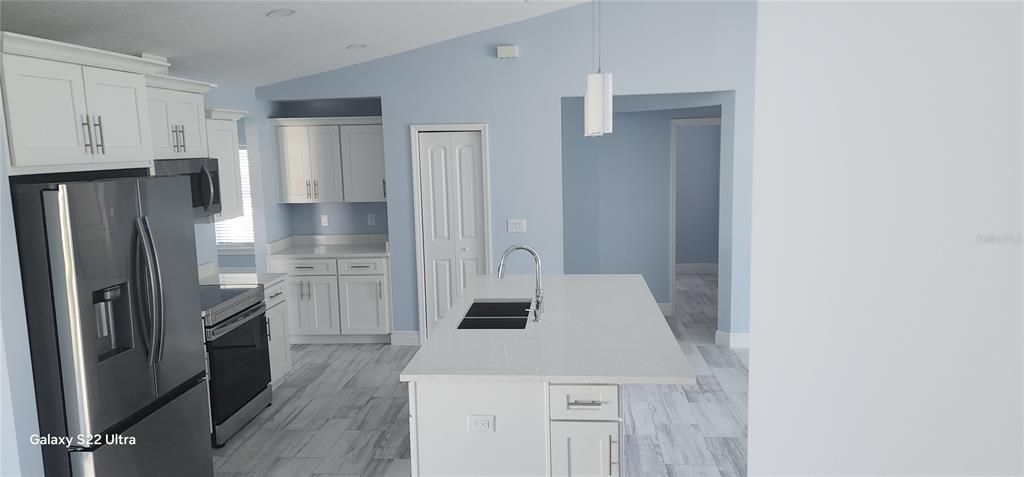 На продажу: $549,000 (4 спален, 3 ванн, 2215 Квадратных фут)