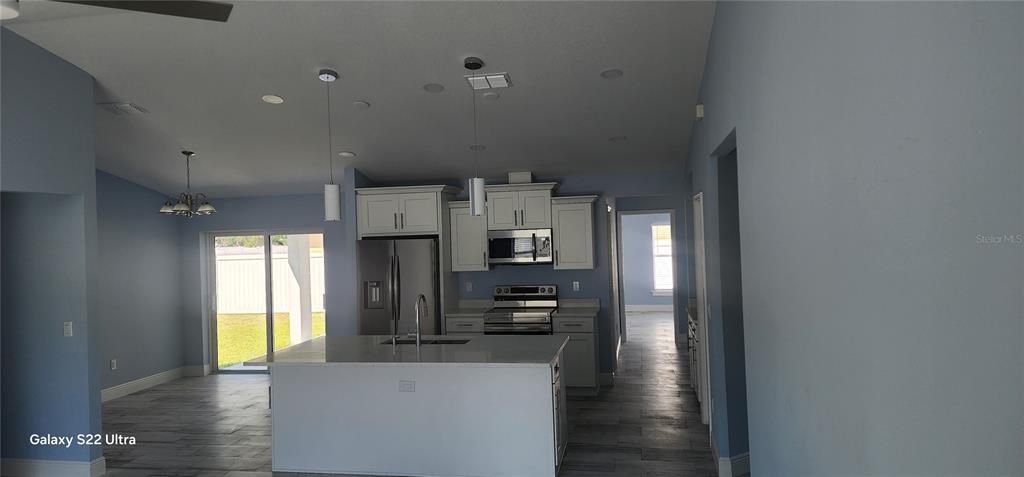 На продажу: $549,000 (4 спален, 3 ванн, 2215 Квадратных фут)