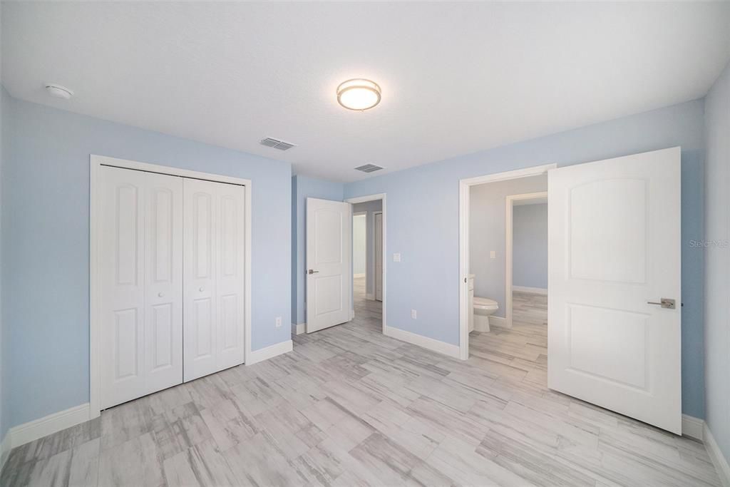 На продажу: $549,000 (4 спален, 3 ванн, 2215 Квадратных фут)