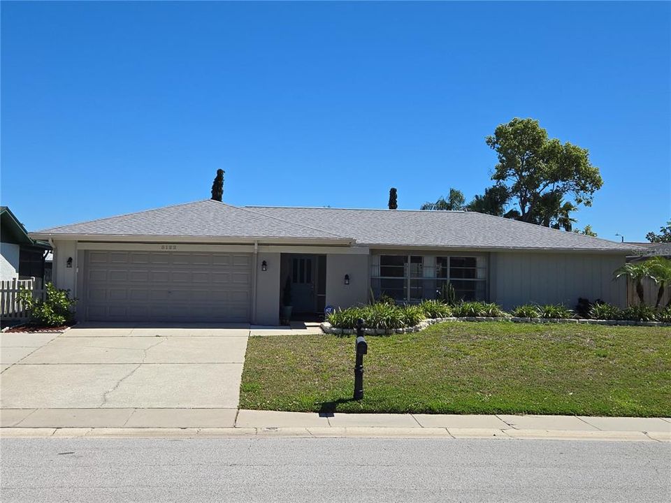 Недавно продано: $604,900 (4 спален, 2 ванн, 1958 Квадратных фут)