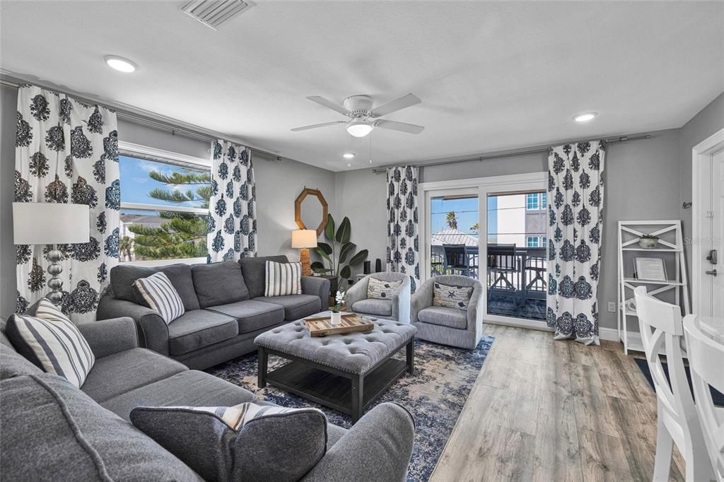 待售: $960,000 (3 贝兹, 2 浴室, 975 平方英尺)