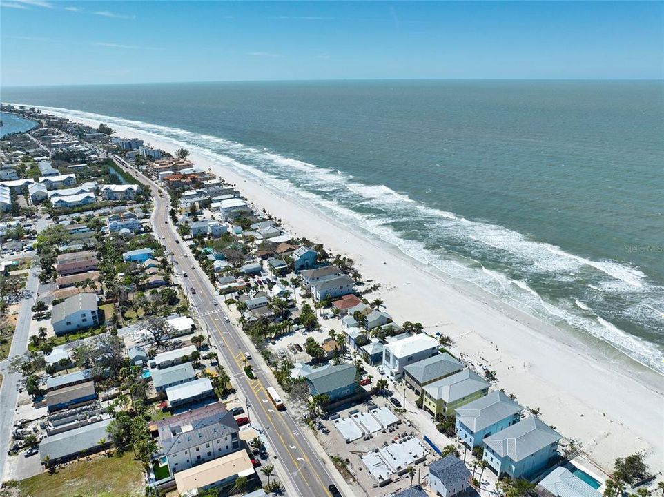 待售: $960,000 (3 贝兹, 2 浴室, 975 平方英尺)