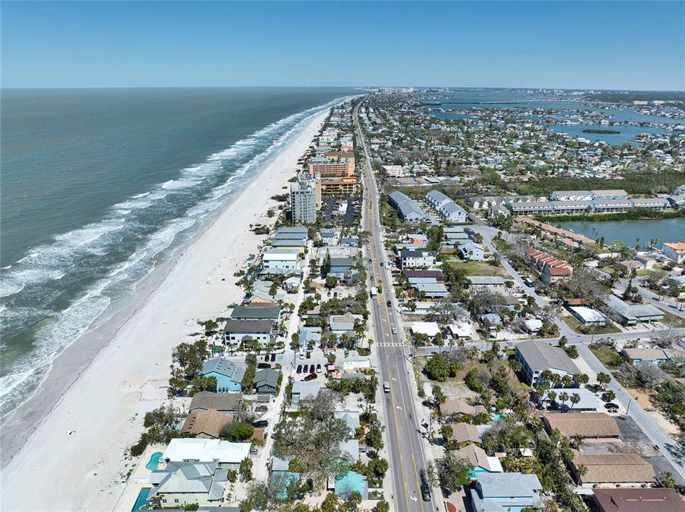 待售: $960,000 (3 贝兹, 2 浴室, 975 平方英尺)