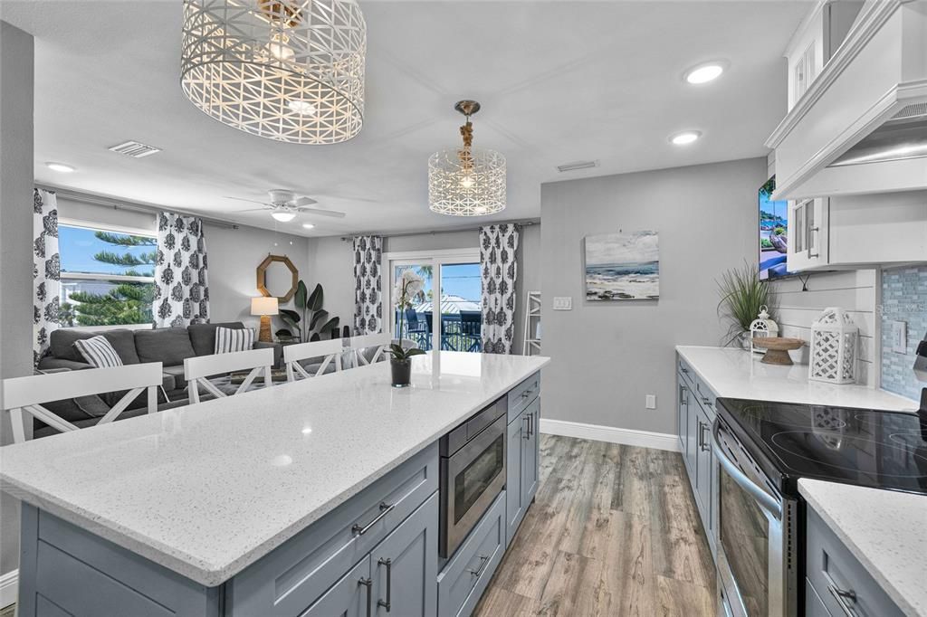 待售: $960,000 (3 贝兹, 2 浴室, 975 平方英尺)