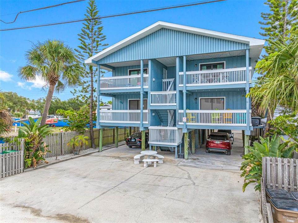 待售: $960,000 (3 贝兹, 2 浴室, 975 平方英尺)