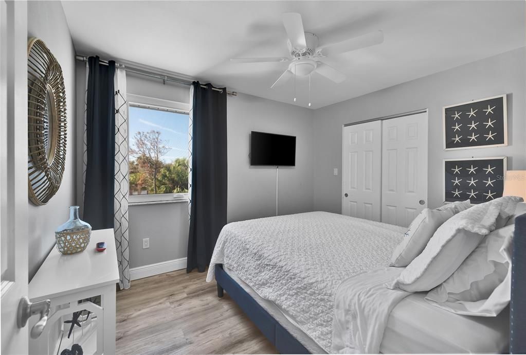 待售: $960,000 (3 贝兹, 2 浴室, 975 平方英尺)