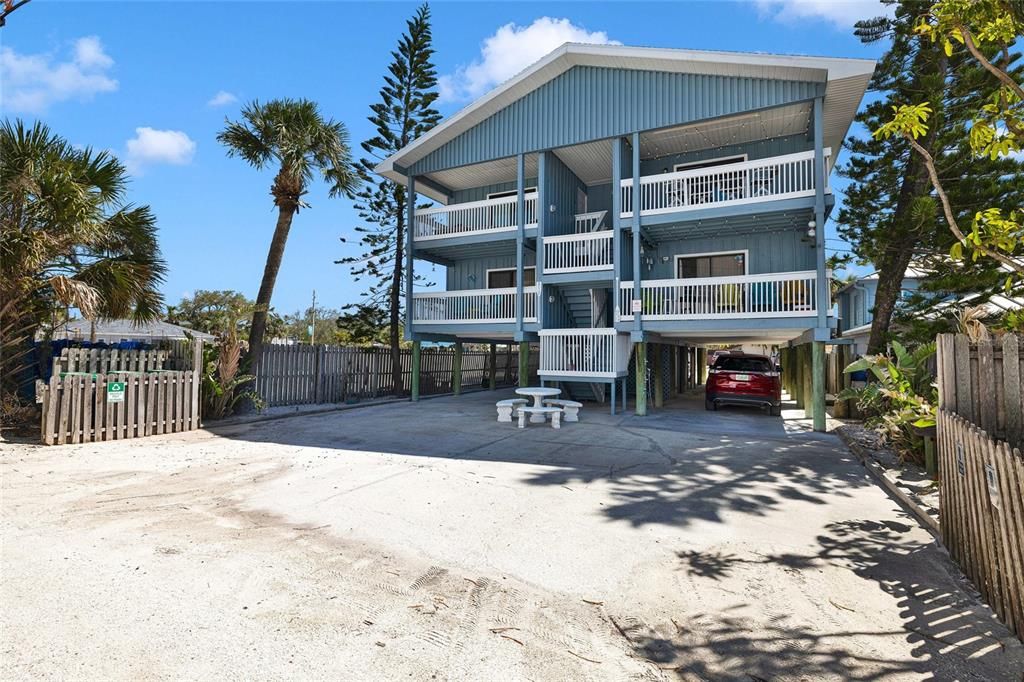 待售: $960,000 (3 贝兹, 2 浴室, 975 平方英尺)