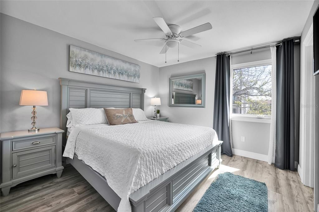 待售: $960,000 (3 贝兹, 2 浴室, 975 平方英尺)