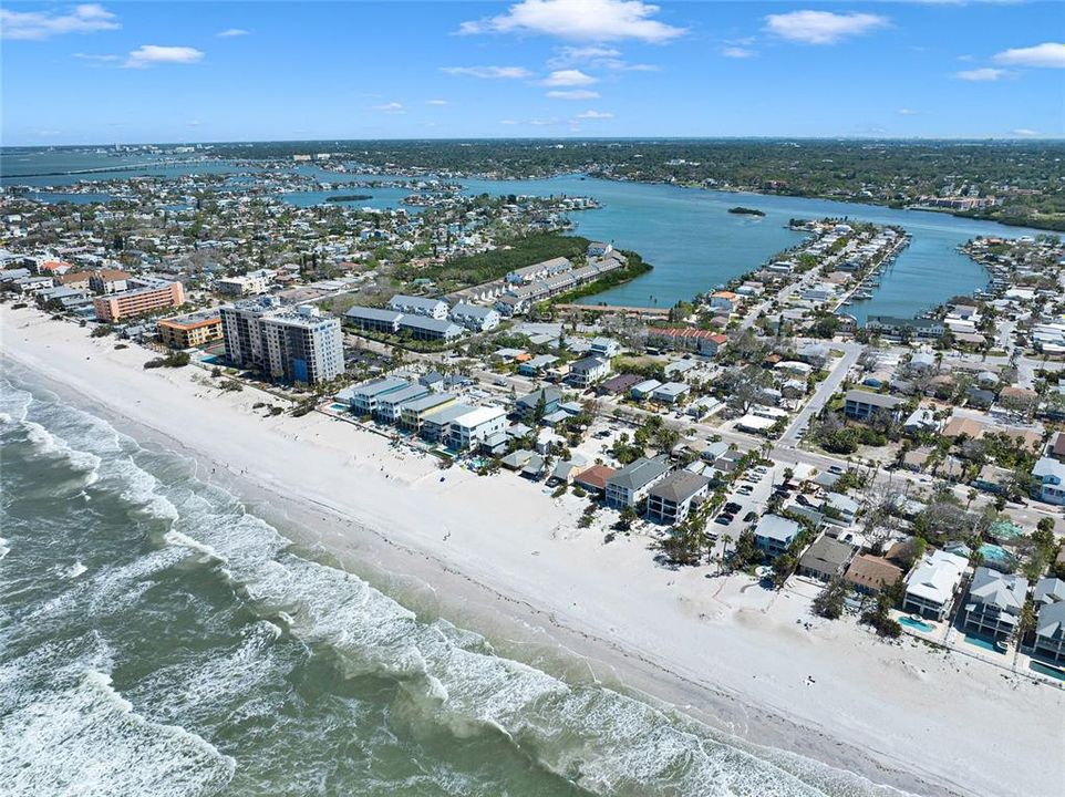 待售: $960,000 (3 贝兹, 2 浴室, 975 平方英尺)