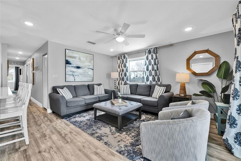 待售: $960,000 (3 贝兹, 2 浴室, 975 平方英尺)