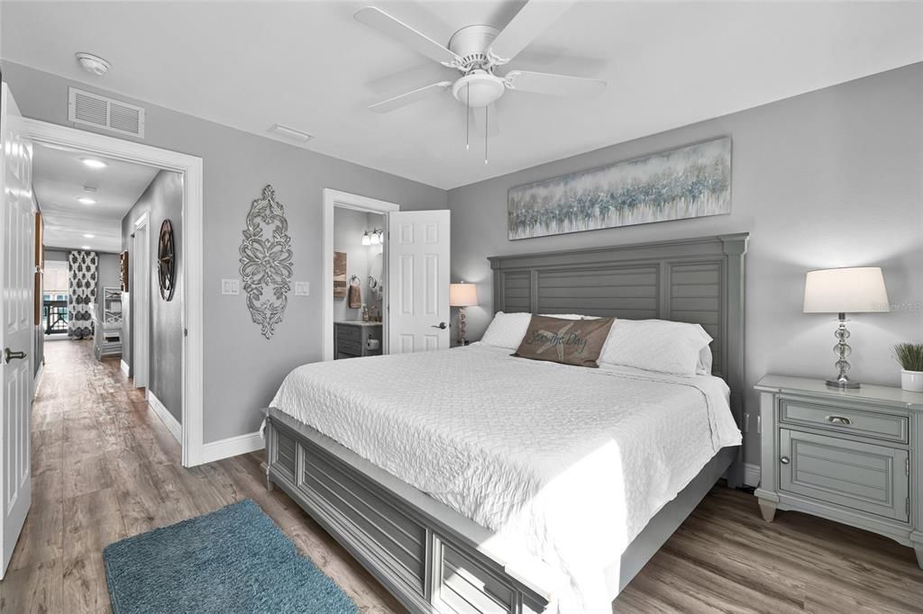 待售: $960,000 (3 贝兹, 2 浴室, 975 平方英尺)