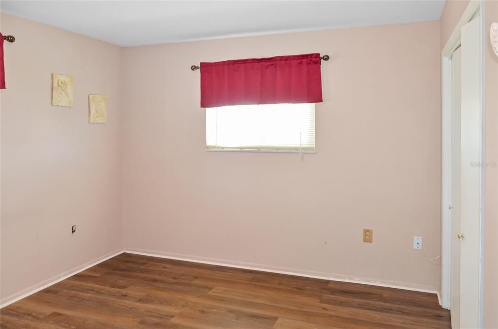 合同活跃: $180,000 (2 贝兹, 1 浴室, 1149 平方英尺)