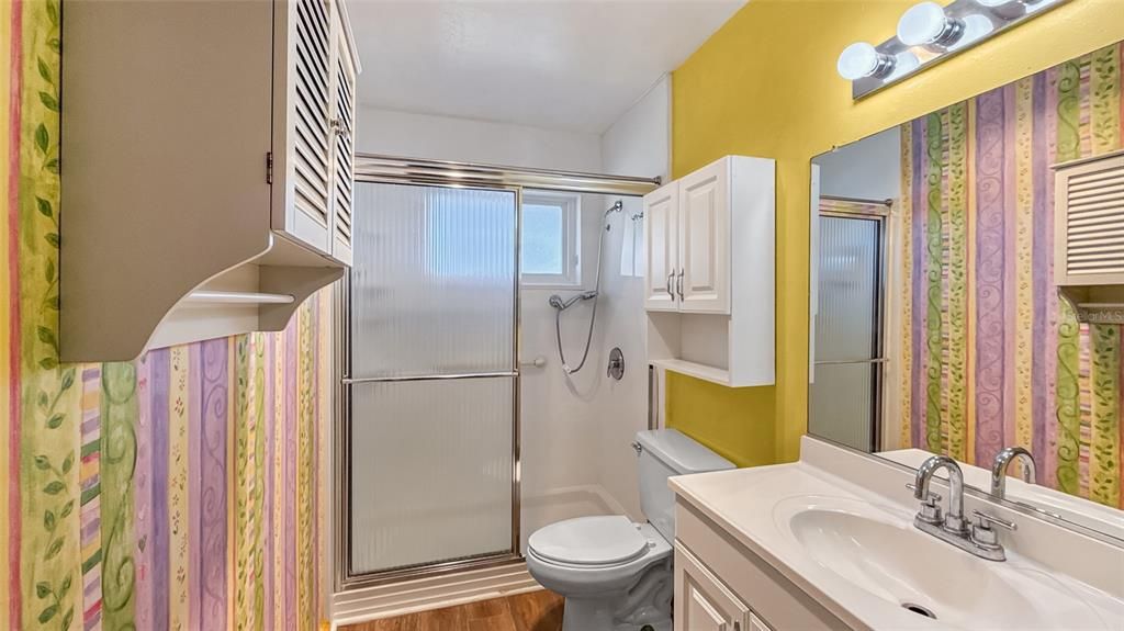 合同活跃: $180,000 (2 贝兹, 1 浴室, 1149 平方英尺)