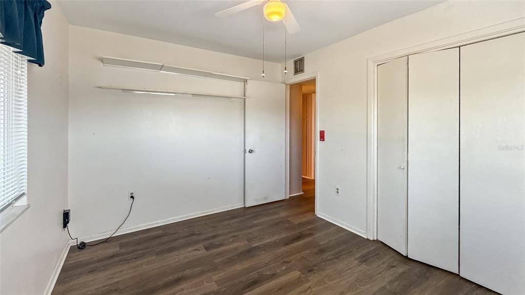 合同活跃: $180,000 (2 贝兹, 1 浴室, 1149 平方英尺)