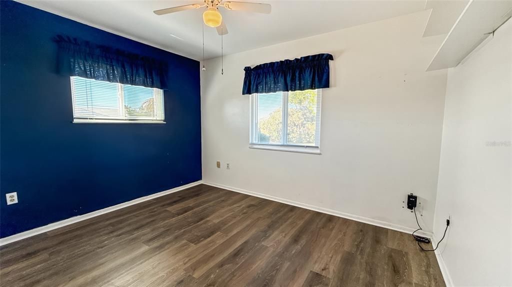 合同活跃: $180,000 (2 贝兹, 1 浴室, 1149 平方英尺)