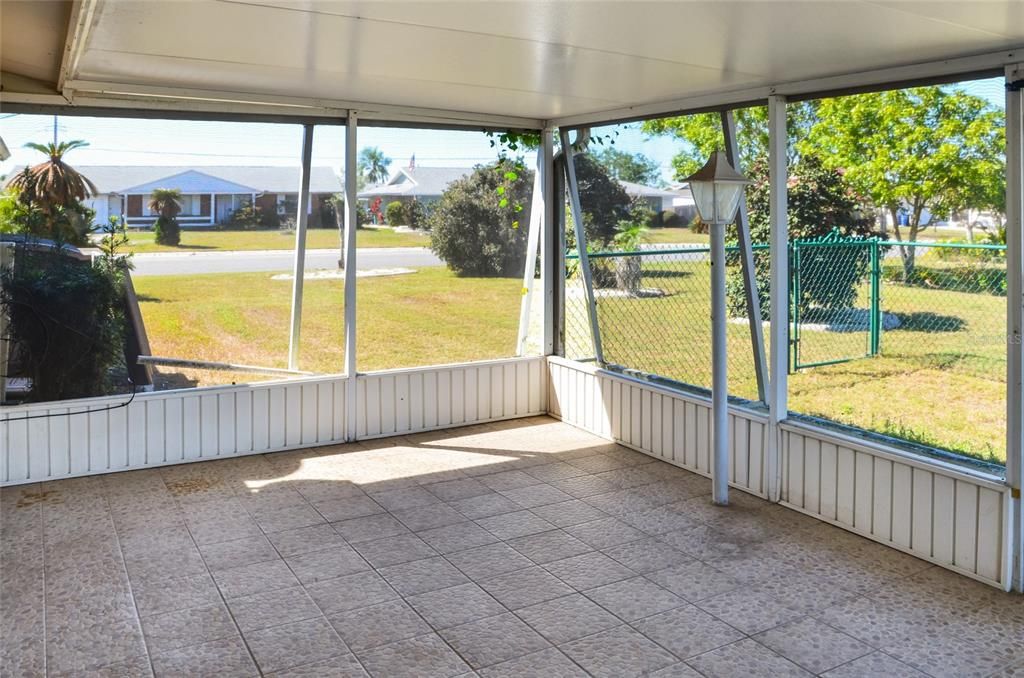 合同活跃: $180,000 (2 贝兹, 1 浴室, 1149 平方英尺)