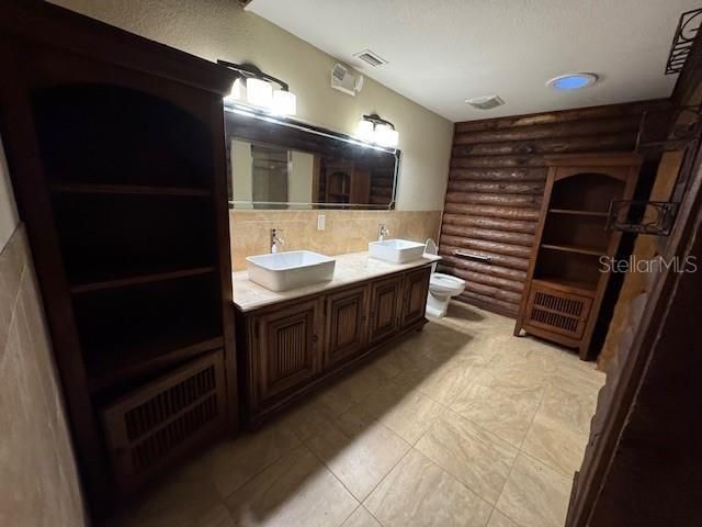 待售: $399,000 (0 贝兹, 0 浴室, 1648 平方英尺)