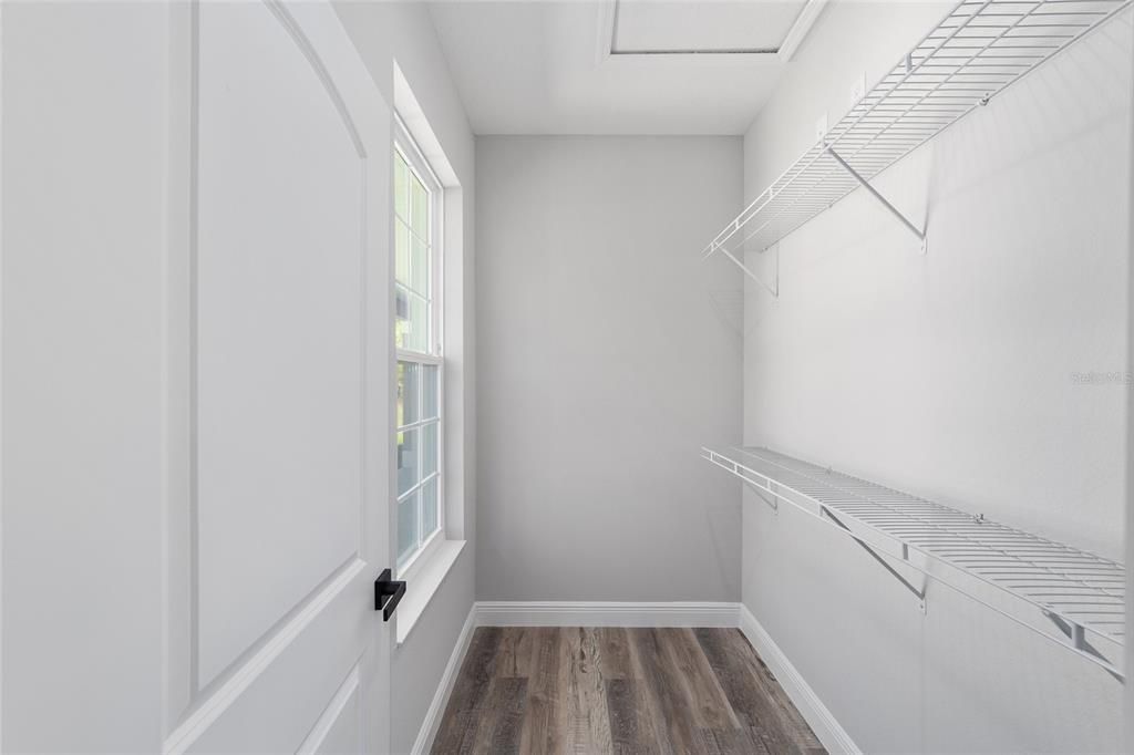 На продажу: $294,999 (3 спален, 2 ванн, 1640 Квадратных фут)