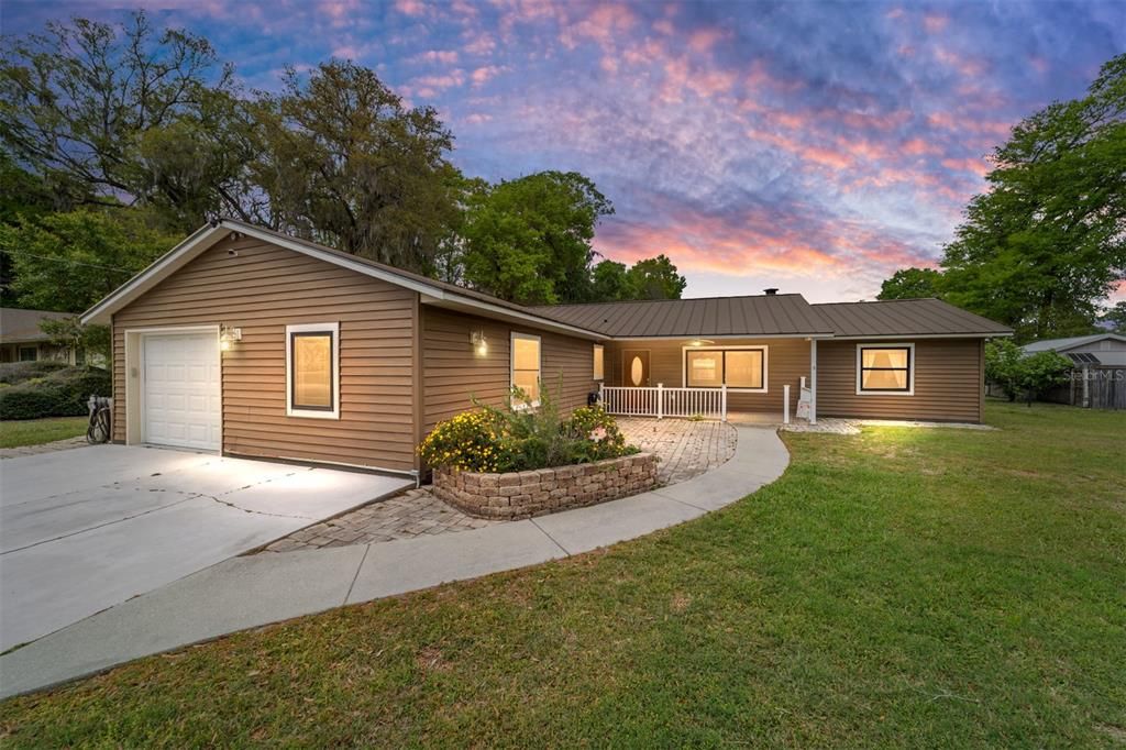 Recently Sold: $310,000 (3 beds, 2 baths, 2318 Square Feet)