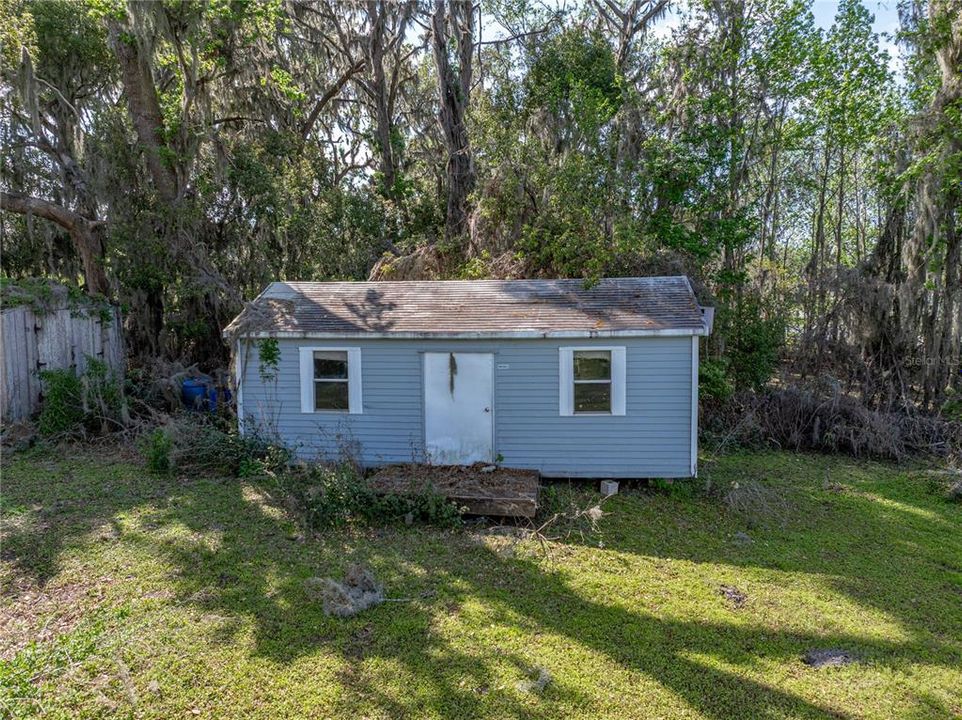 待售: $199,900 (2.62 acres)