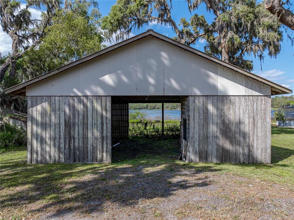 待售: $199,900 (2.62 acres)