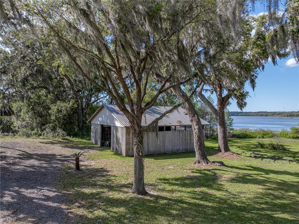 待售: $199,900 (2.62 acres)