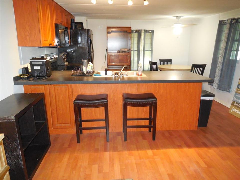 For Sale: $116,000 (3 beds, 1 baths, 976 Square Feet)