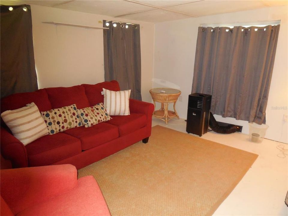 For Sale: $116,000 (3 beds, 1 baths, 976 Square Feet)