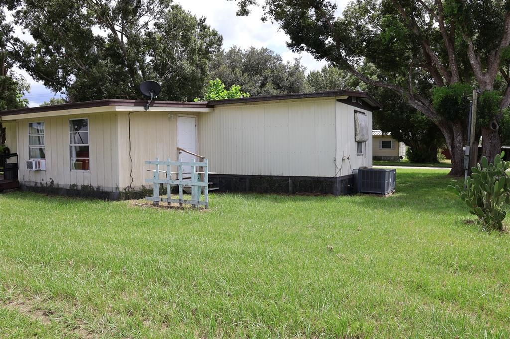 For Sale: $116,000 (3 beds, 1 baths, 976 Square Feet)