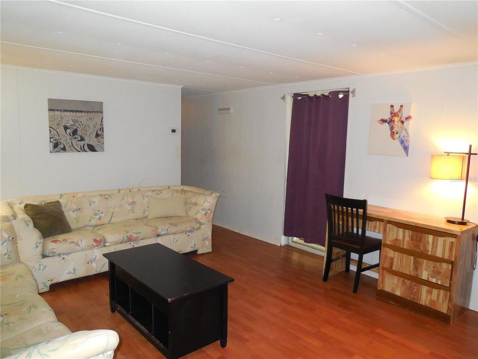 For Sale: $116,000 (3 beds, 1 baths, 976 Square Feet)